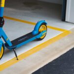 Trottinette dans un garage