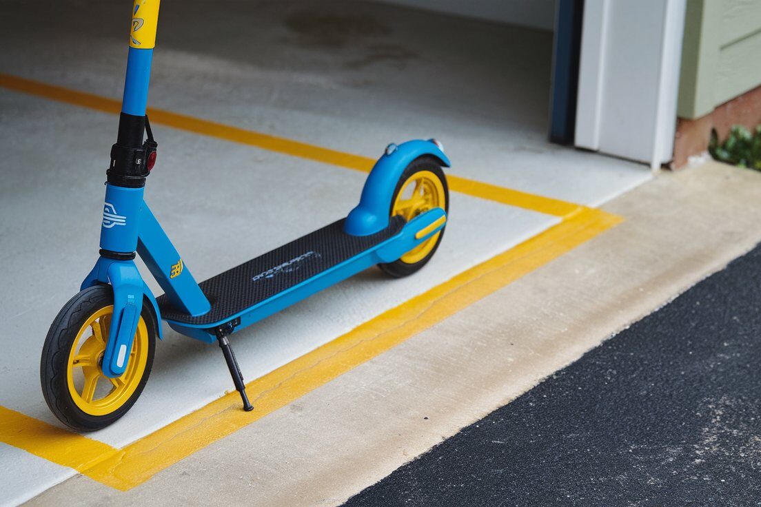 Trottinette dans un garage